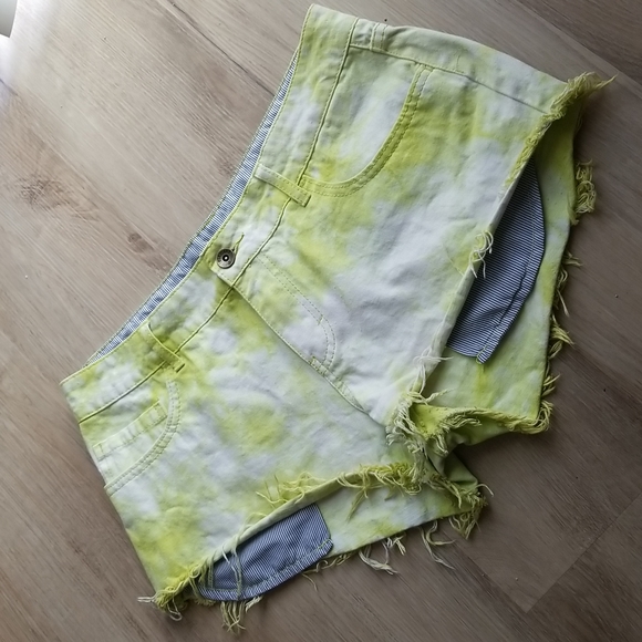 💫 Distressed Dye Jean Shorts 💫 2 Pair Bundle - Picture 2 of 5